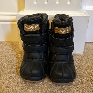 Cat & Jack snow shoes. Toddler size 6.